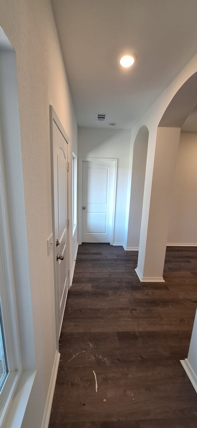 Building Photo - 38 10 Point Ln