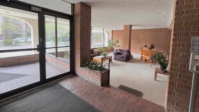 Foto del edificio - 835 Judson Ave