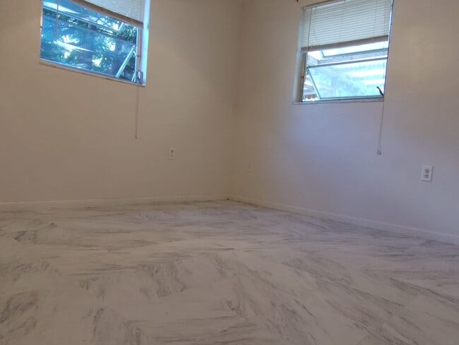 Foto del edificio - Quaint 2 bedroom 1 bath home with Florida ...