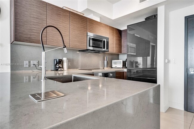 Building Photo - 1080 Brickell Ave
