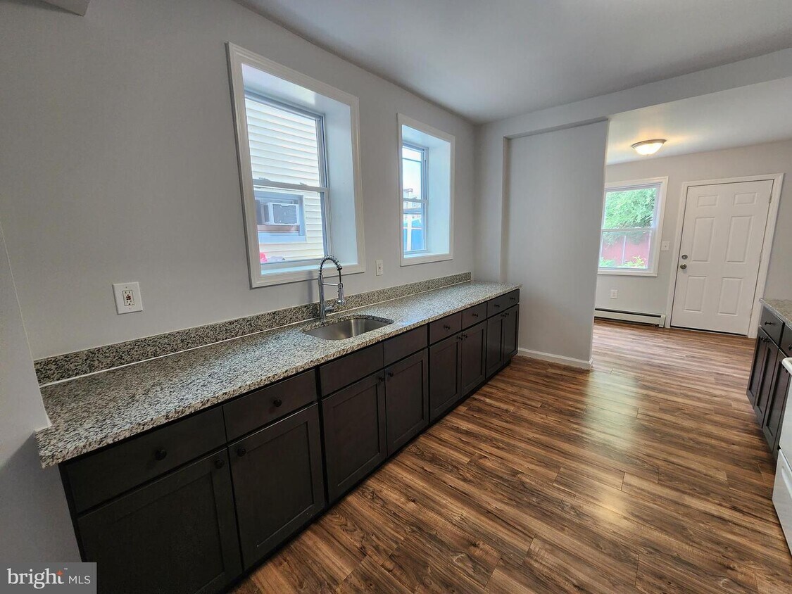 Foto principal - 136 Bayard St