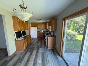 Building Photo - 6725 Wolf Hollow Rd