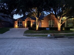Building Photo - 12110 Shadowpoint Dr