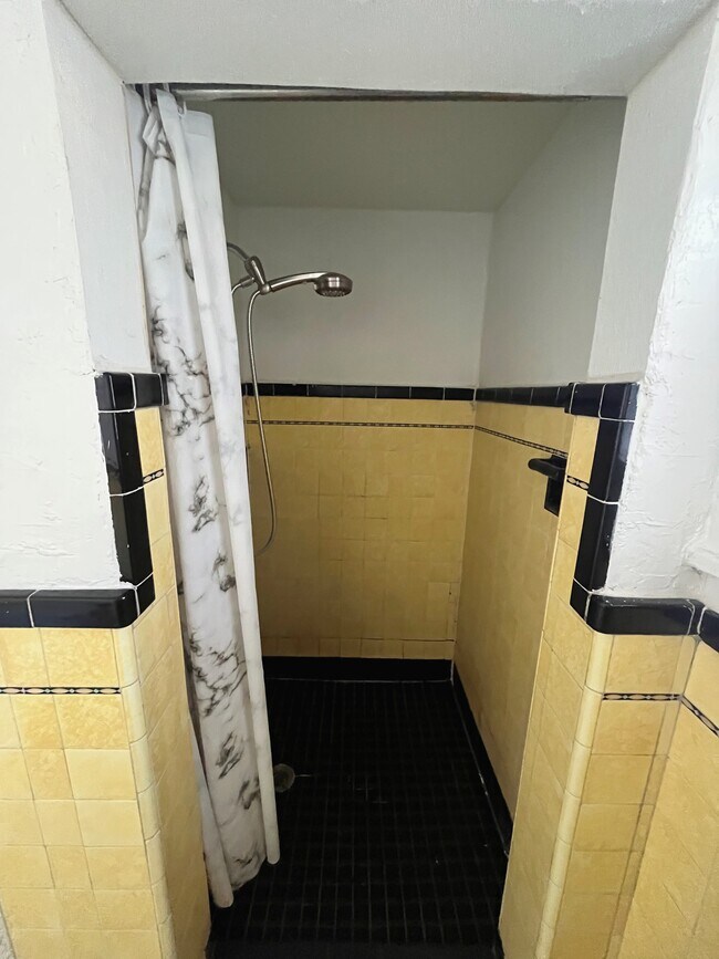 Foto del edificio - 659 E 200 S