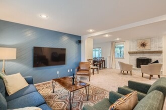 Building Photo - 284 Short Pl