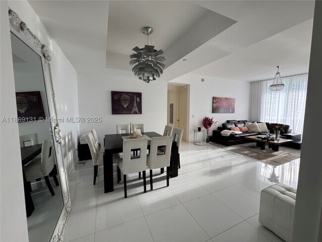 Building Photo - 15811 Collins Ave