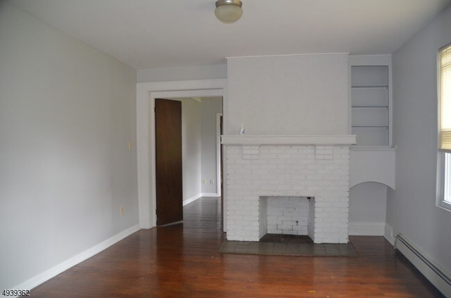 Foto del edificio - 114 Midway Ave