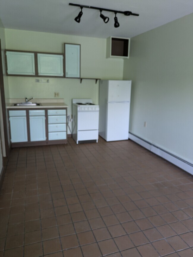 Foto del edificio - 597 E Enfield Center Rd