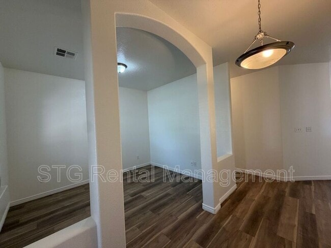 Building Photo - 519 Harvest Ln