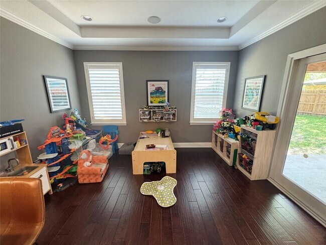 Foto del edificio - 4803 Woodside Dr