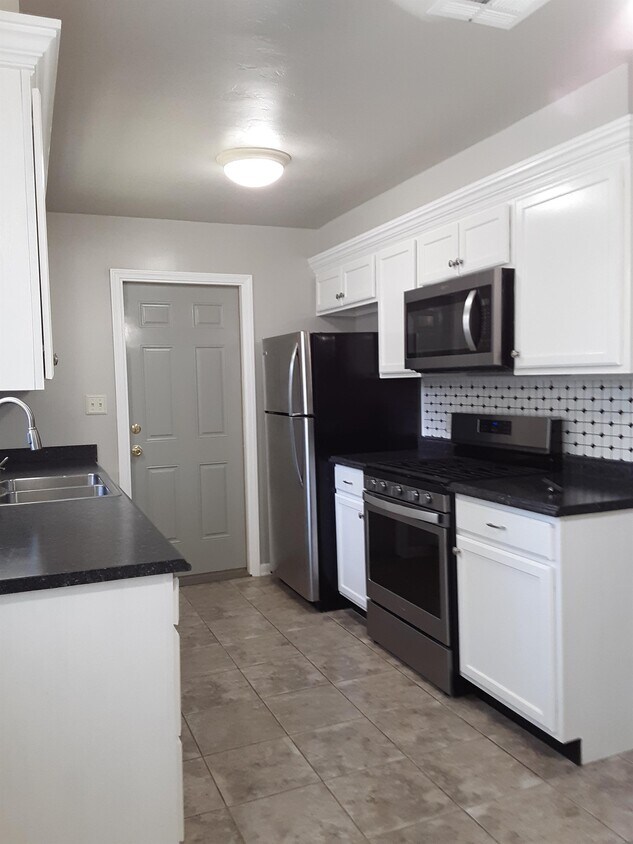 Foto del edificio - 888 NW 14th St