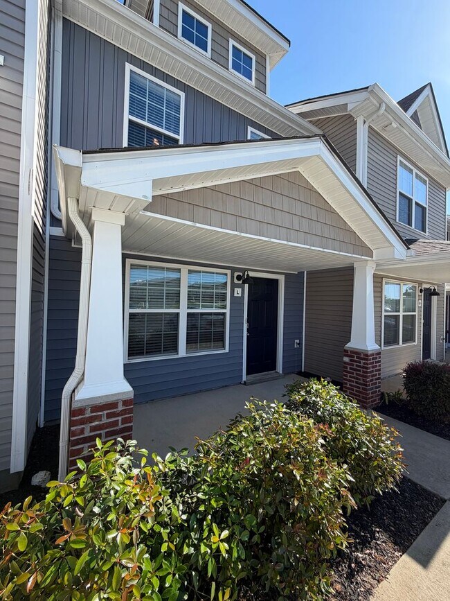 Foto del edificio - The Stowe Court Pet Friendly Condo for rent!