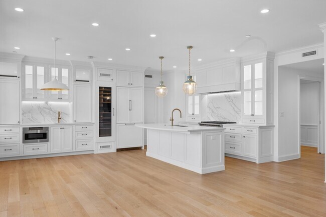 Building Photo - 37 Farragut Rd