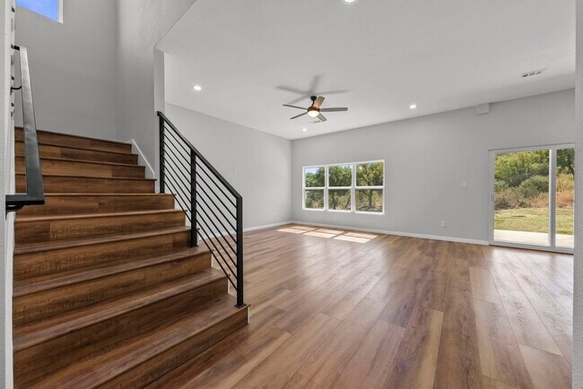 Building Photo - 105 Out Yonder