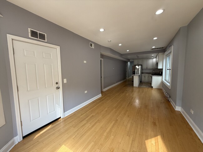 Building Photo - 2449 N Ridgeway Ave