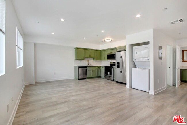 Foto del edificio - 3320 E 6th St