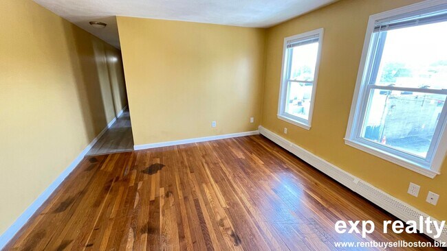Living room - 15 Linwood St