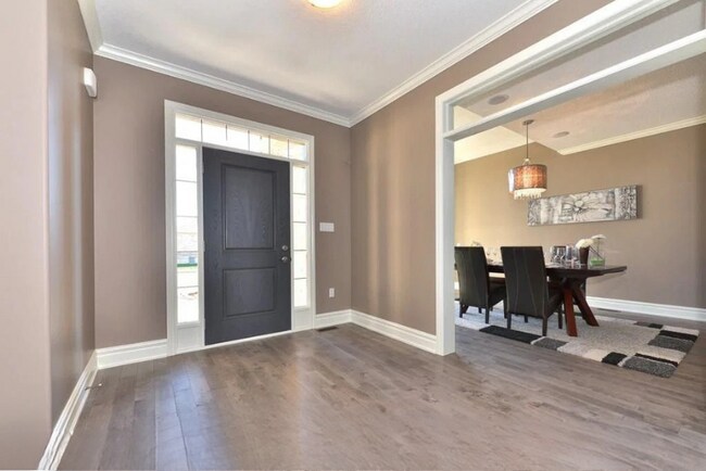 Photo du bâtiment - Executive Home for Rent in South London – Available August 1st