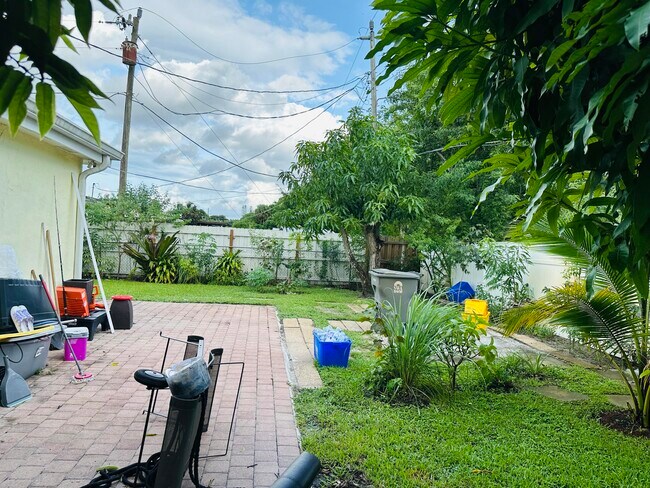 Building Photo - 4862 Tortuga Dr