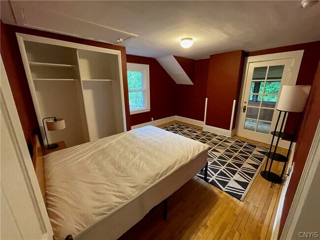 Foto del edificio - 831 Lancaster Ave