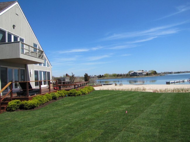 Foto del edificio - 726 Flying Point Rd