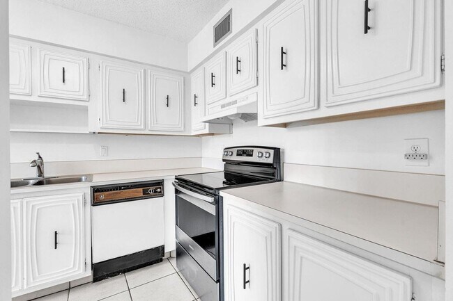 Foto del edificio - Beautiful 2 bedroom 2 bath in Delray - Desired 55+ community