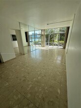 Building Photo - 10281 E Bay Harbor Dr