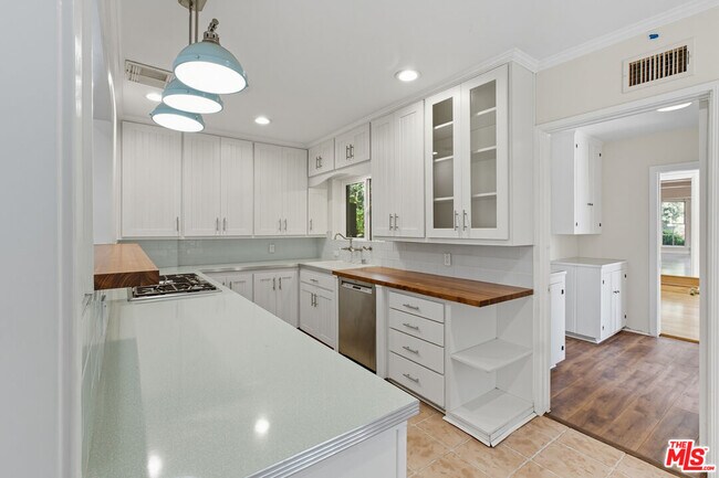 Foto del edificio - 4909 Morse Ave
