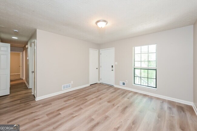 Foto del edificio - 889 Ralph Rd SE