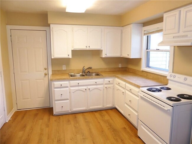 Building Photo - 712 Belmont Dr