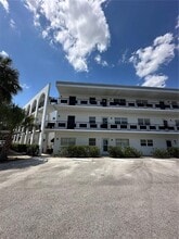 Building Photo - 100 El Camino Dr