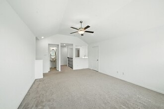 Building Photo - 15011 Old Horseshoe Lake Dr