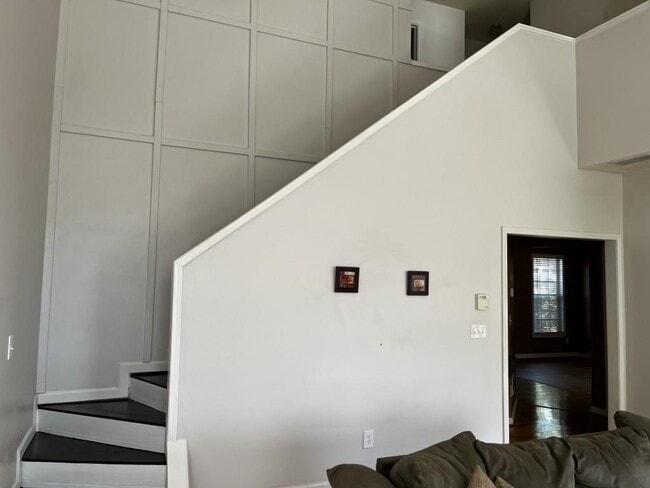 Building Photo - 577 Ashland Pkwy