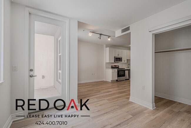 Foto del edificio - 5837 W Sunset Blvd