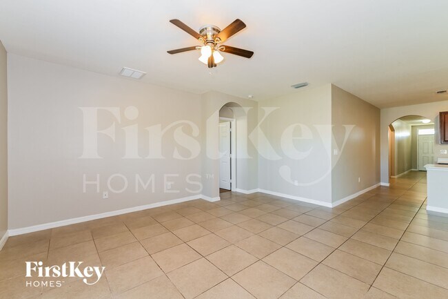 Building Photo - 933 SE 26th Terrace