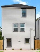 Building Photo - 6315 Sandra St