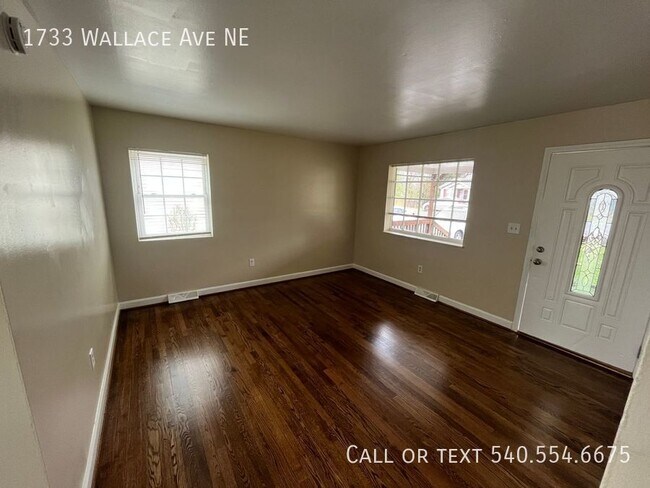 Building Photo - 1733 Wallace Ave NE