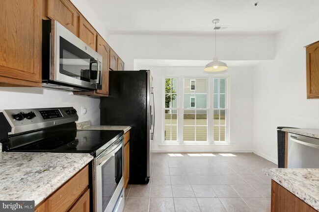 Building Photo - 10239 Cove Ledge Ct