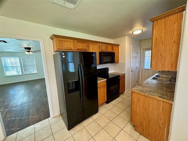 Building Photo - 710 Honeysuckle Dr