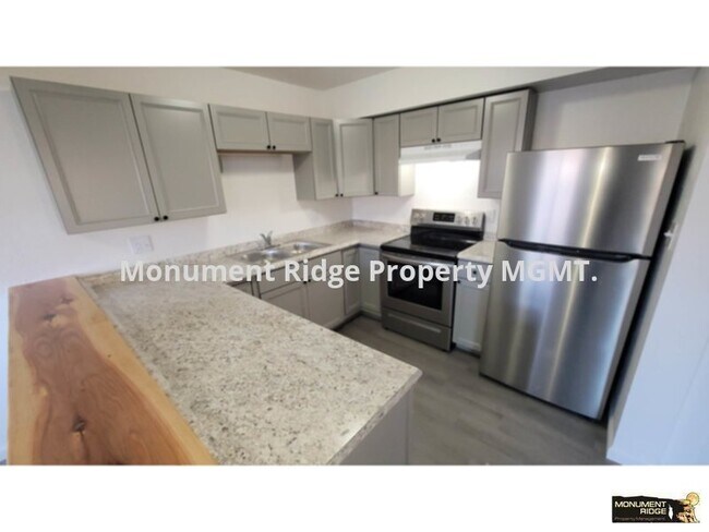Building Photo - Beautifully Remodeled! Townhouse Style Apa...