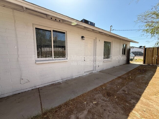 Photo - 3223 W Madison St Apartment