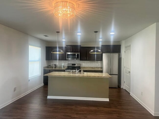 Building Photo - 4599 Woodford Cir