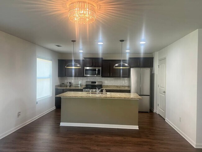 Foto del edificio - 4599 Woodford Cir