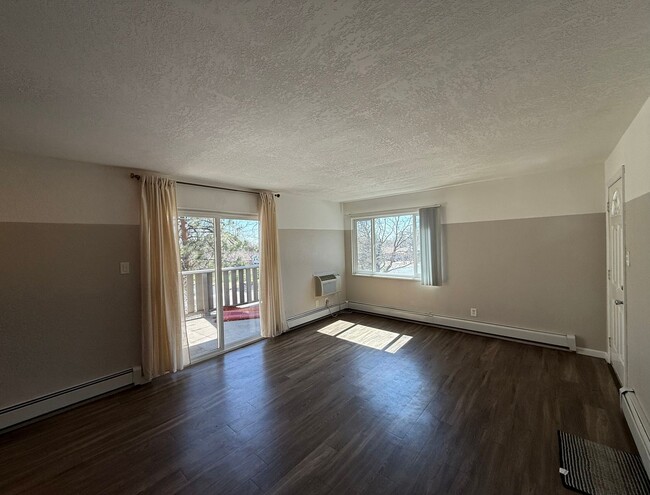 Foto del edificio - MOVE-IN READY!! 2 bed 2 bath Lakewood Condo
