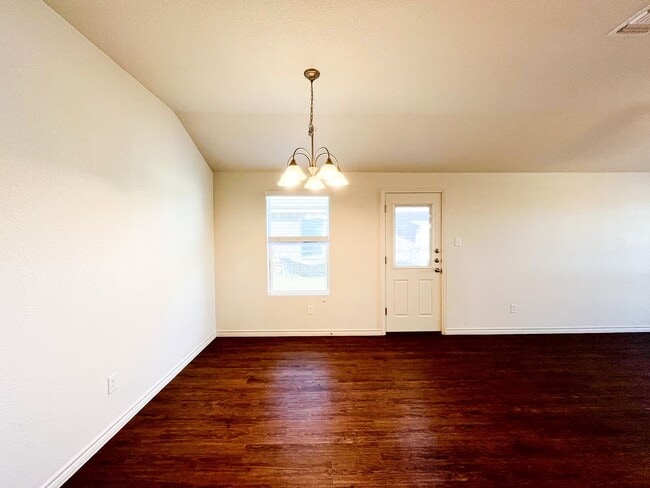 Building Photo - 1519 Justin Lp