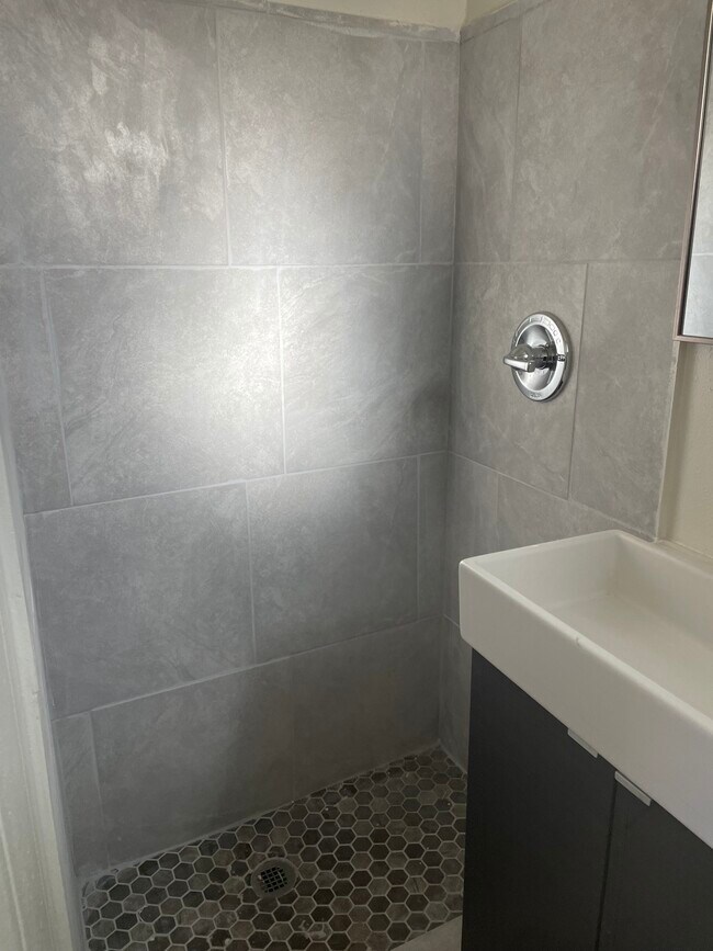 Building Photo - 3528 Valley Way