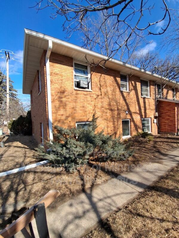 Building Photo - 815 17th St W