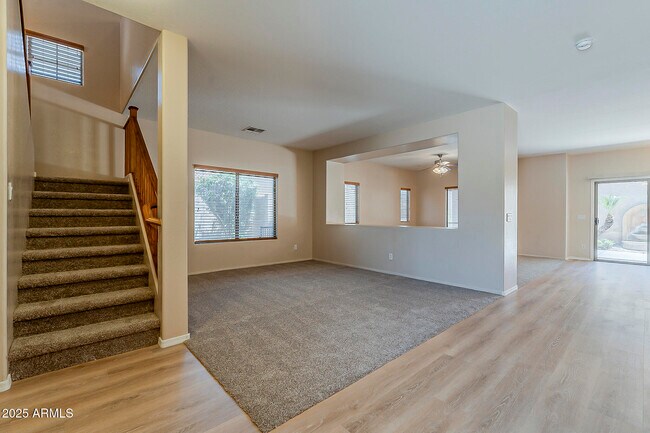 Building Photo - 519 E Rainbow Dr