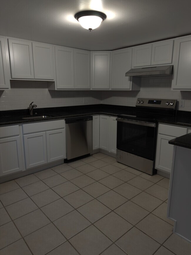 Foto del edificio - 1108 Loretta Ave