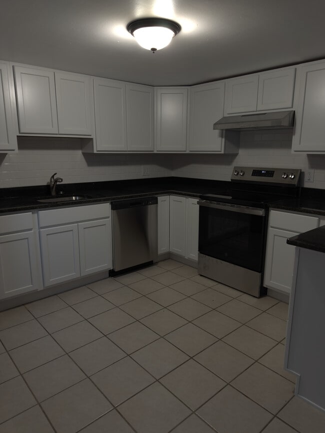 Building Photo - 1108 Loretta Ave